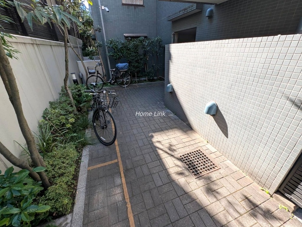 クアトロウーノ城北中央公園　駐輪場